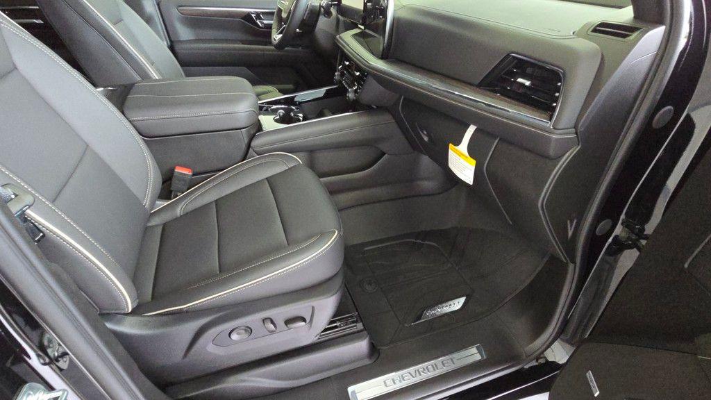 new 2025 Chevrolet Suburban car, priced at $78,998
