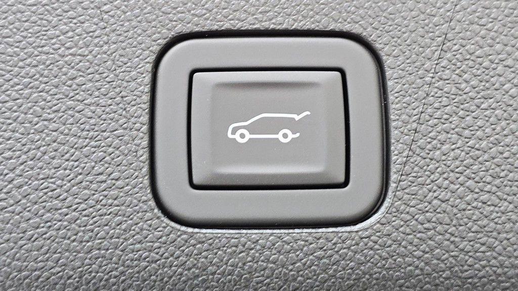 new 2025 Chevrolet Suburban car, priced at $78,998