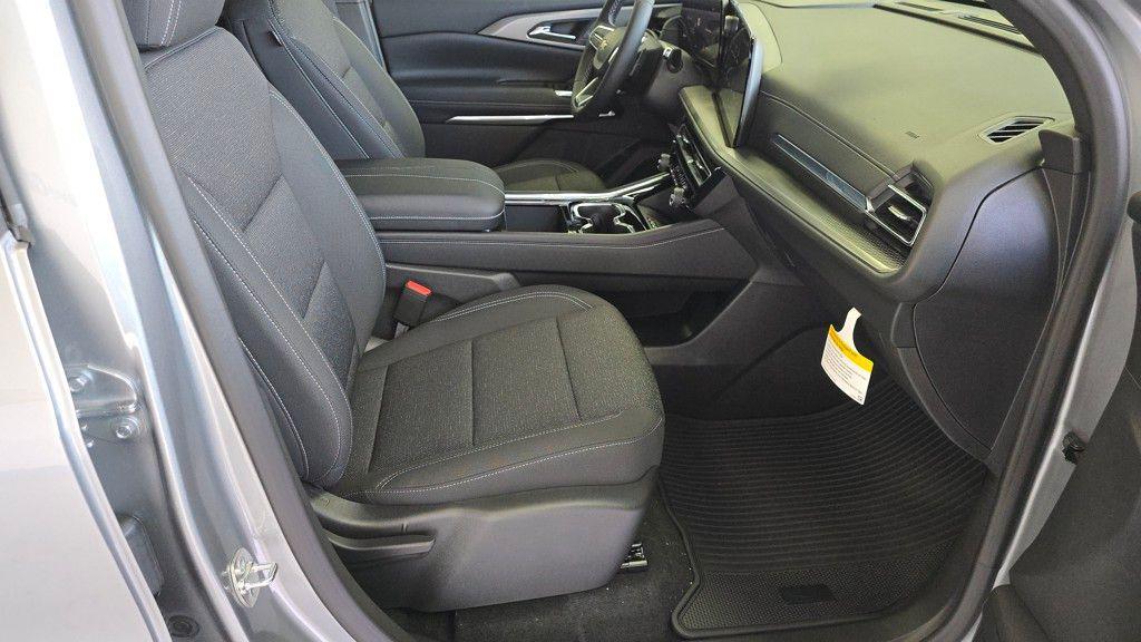 new 2026 Chevrolet Traverse car, priced at $43,943