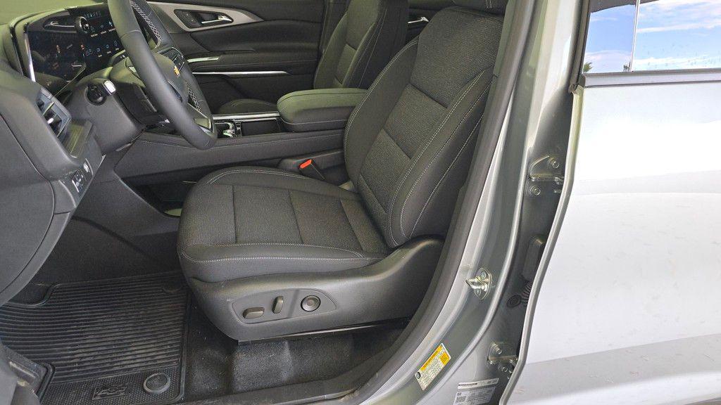new 2026 Chevrolet Traverse car, priced at $43,943