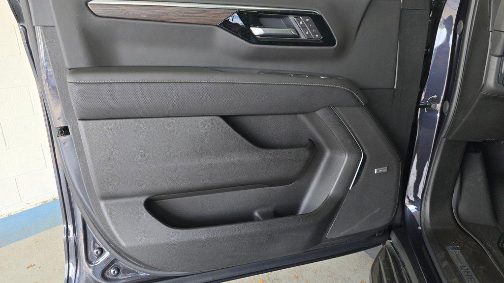 new 2025 Chevrolet Suburban car, priced at $79,749