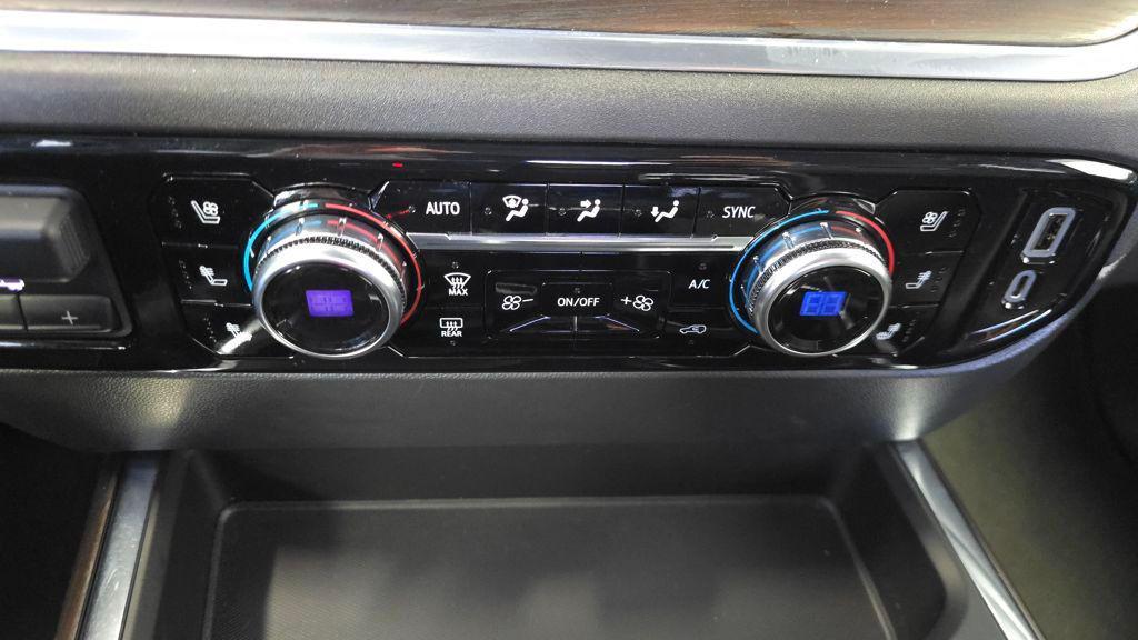 used 2022 GMC Sierra 1500 car, priced at $38,825