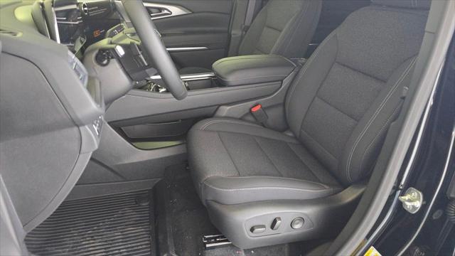 new 2025 Chevrolet Traverse car, priced at $41,920