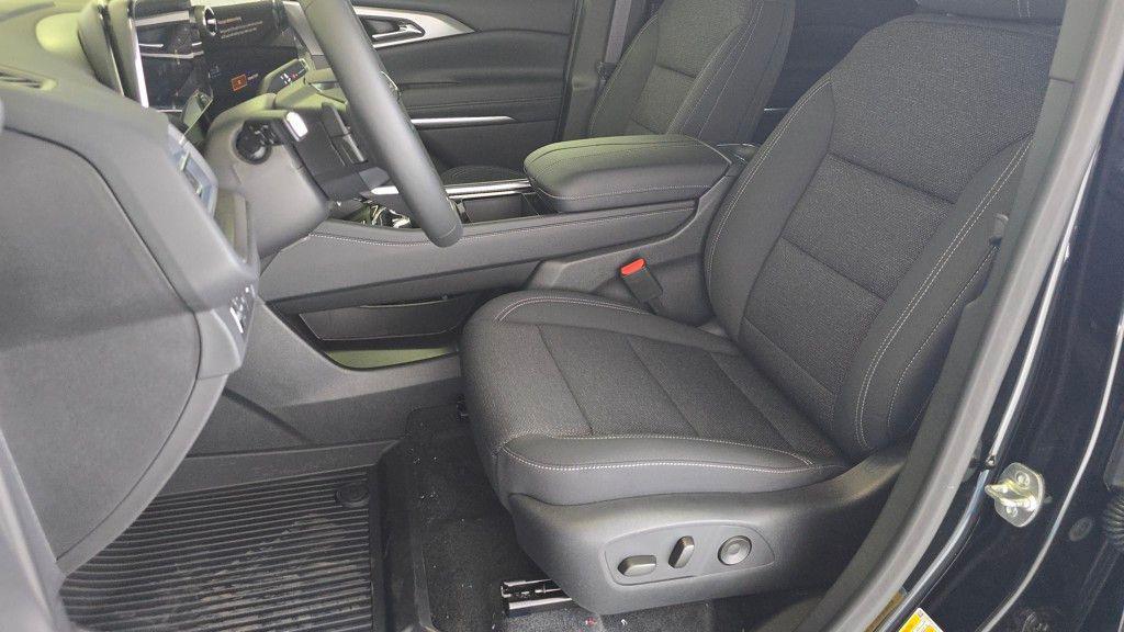 new 2025 Chevrolet Traverse car, priced at $41,565