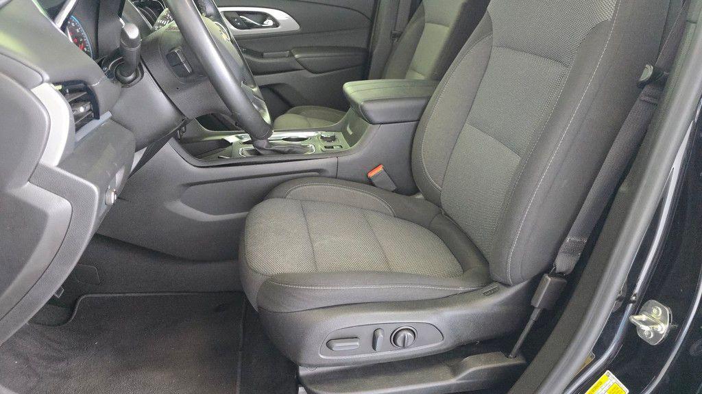 used 2023 Chevrolet Traverse car, priced at $28,995