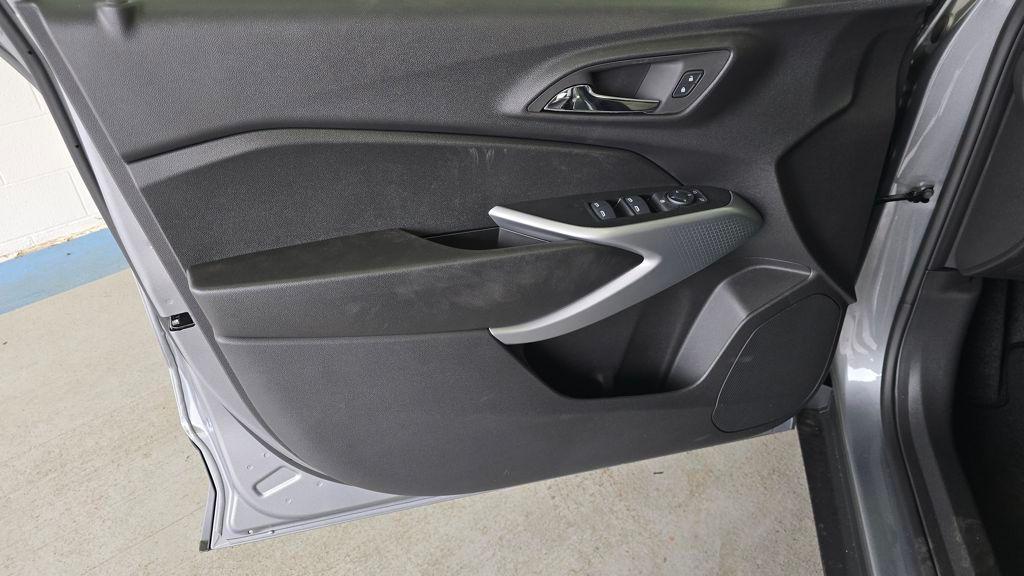 new 2025 Chevrolet Trax car, priced at $22,988