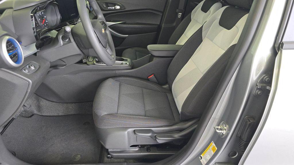 new 2025 Chevrolet Trax car, priced at $22,988
