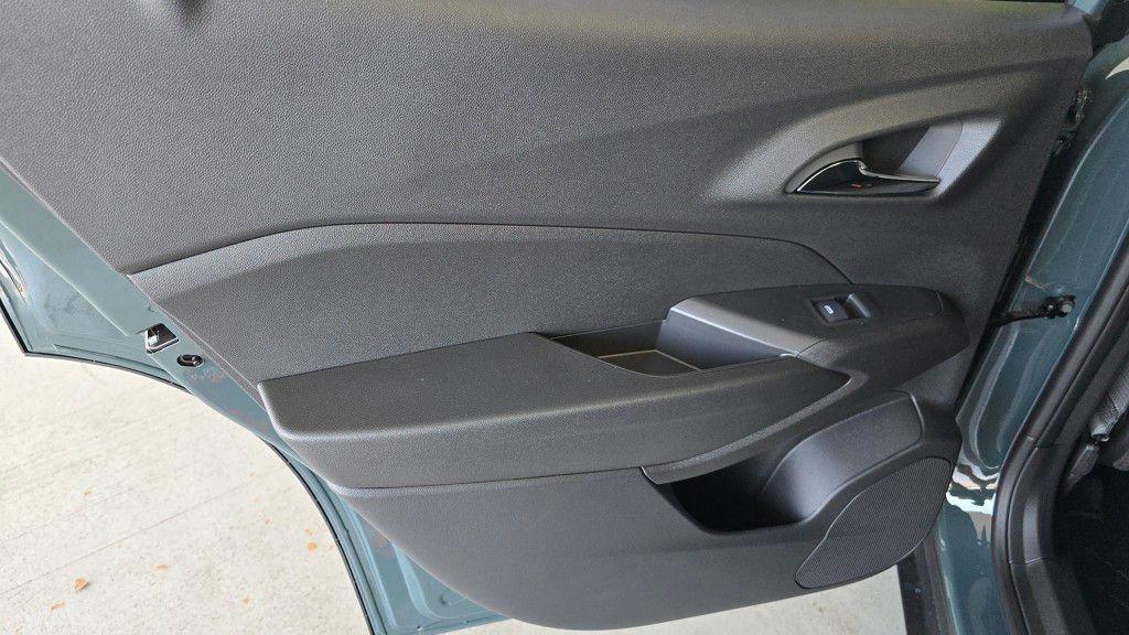 new 2025 Chevrolet Trax car, priced at $24,700