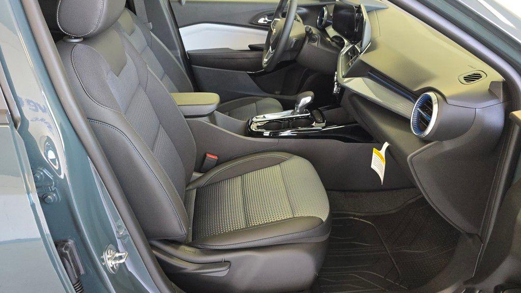 new 2025 Chevrolet Trax car, priced at $24,700
