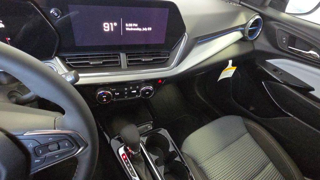 new 2025 Chevrolet Trax car, priced at $24,700