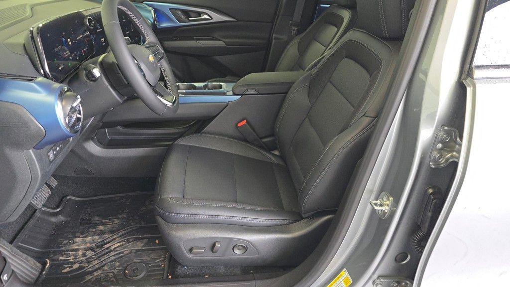 new 2025 Chevrolet Equinox EV car, priced at $42,330