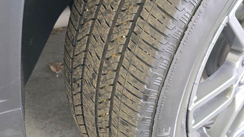 used 2025 GMC Acadia car, priced at $35,992