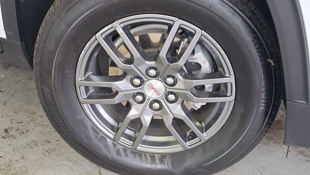 used 2025 GMC Acadia car, priced at $35,992