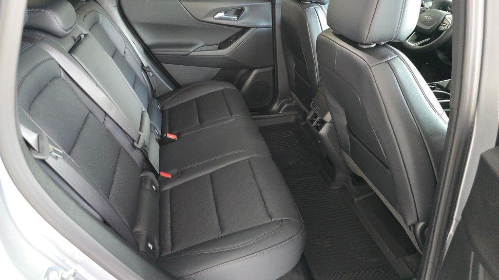 new 2026 Chevrolet Equinox car, priced at $32,433