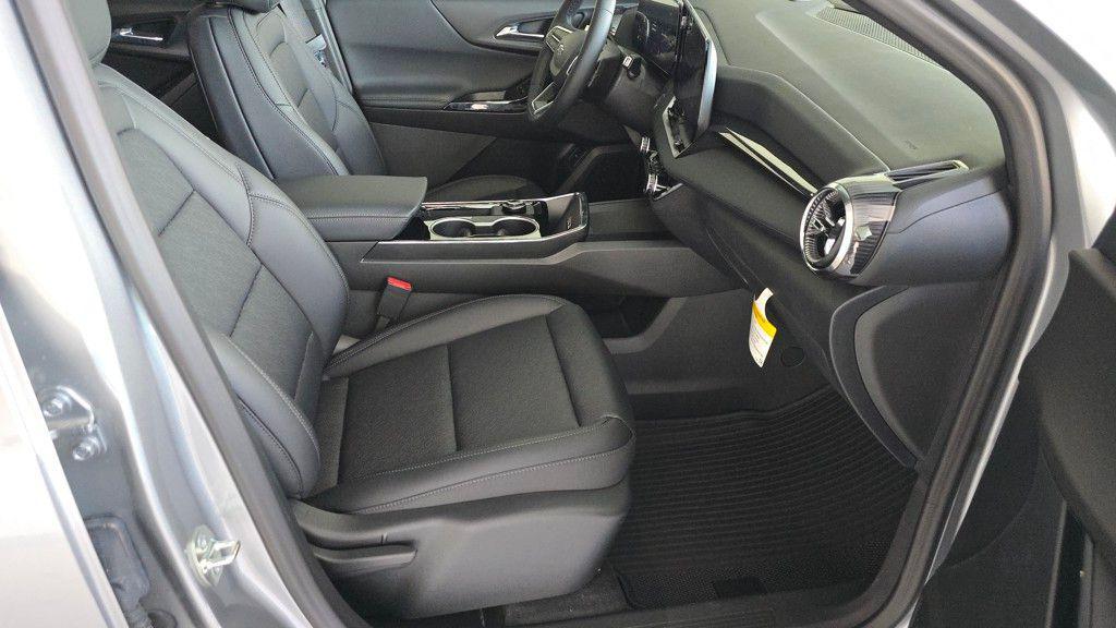 new 2026 Chevrolet Equinox car, priced at $32,433