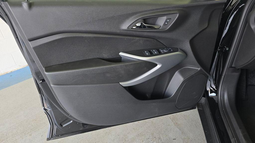 new 2025 Chevrolet Trax car, priced at $23,560