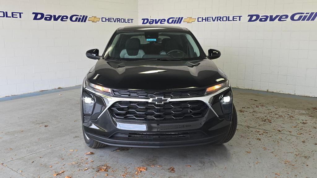 new 2025 Chevrolet Trax car, priced at $23,560