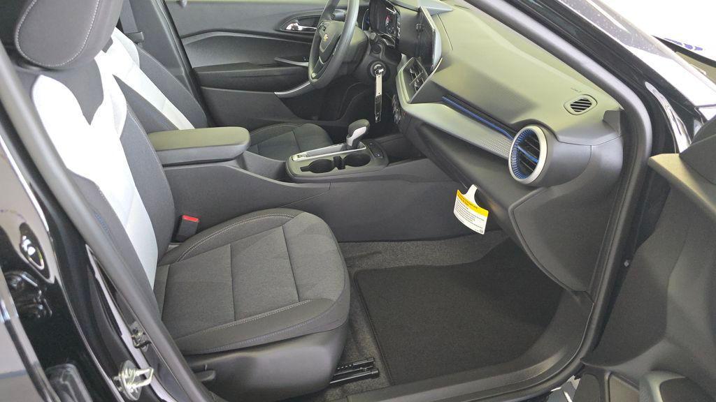 new 2025 Chevrolet Trax car, priced at $23,560
