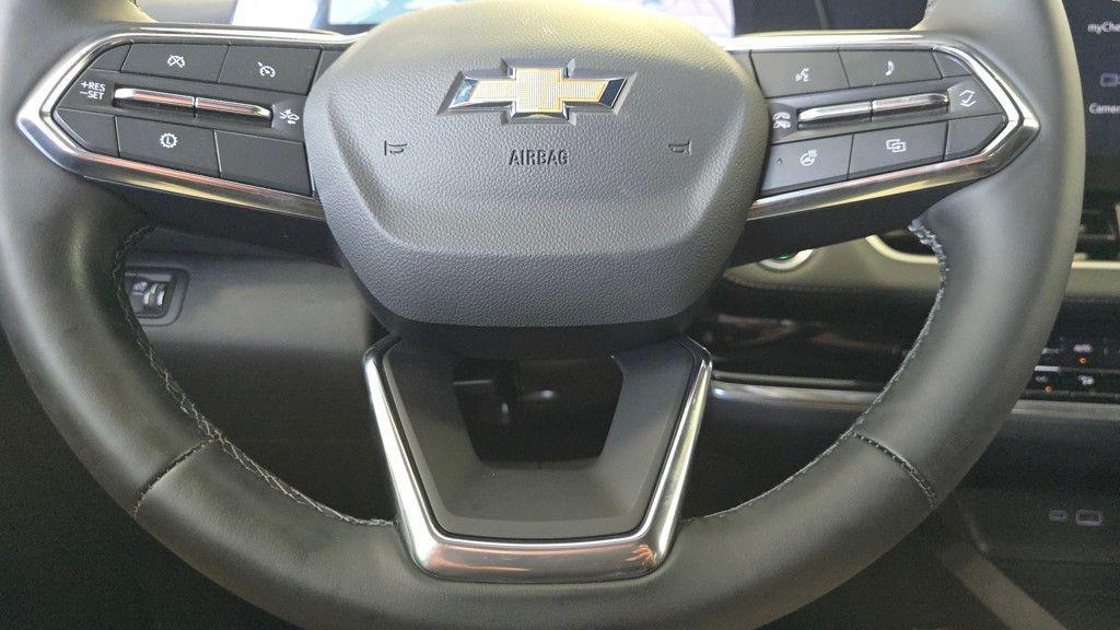 new 2026 Chevrolet Equinox car, priced at $33,326