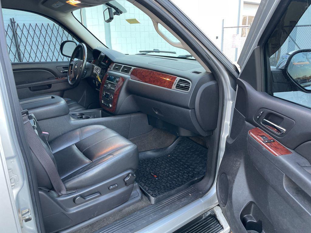 used 2013 Chevrolet Avalanche car, priced at $16,525