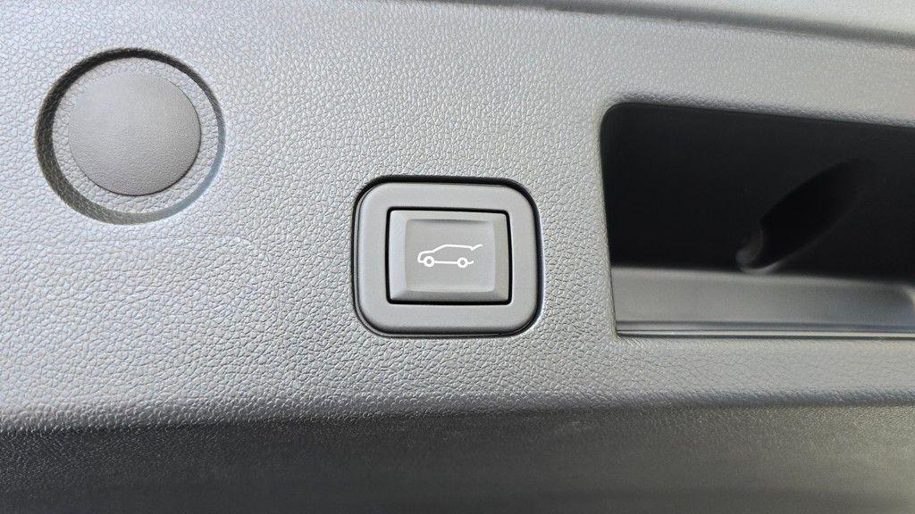 used 2025 Chevrolet Equinox car, priced at $28,375