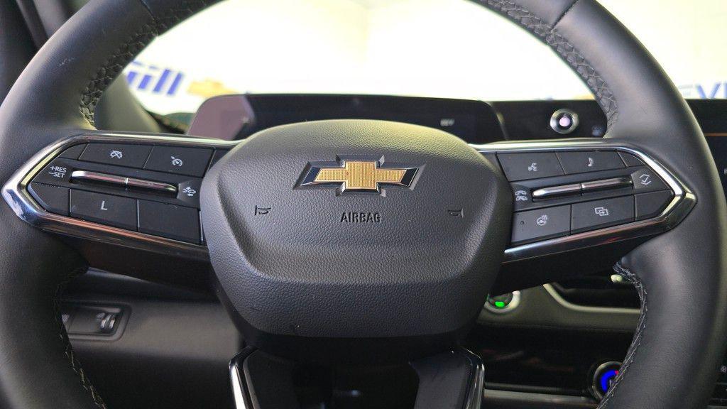 used 2025 Chevrolet Equinox car, priced at $28,375