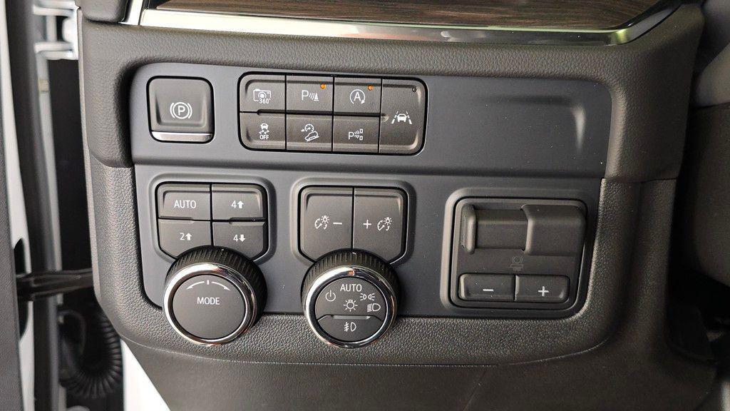 new 2025 Chevrolet Suburban car, priced at $72,807