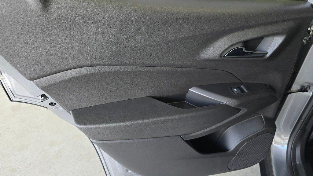 new 2025 Chevrolet Trax car, priced at $26,000
