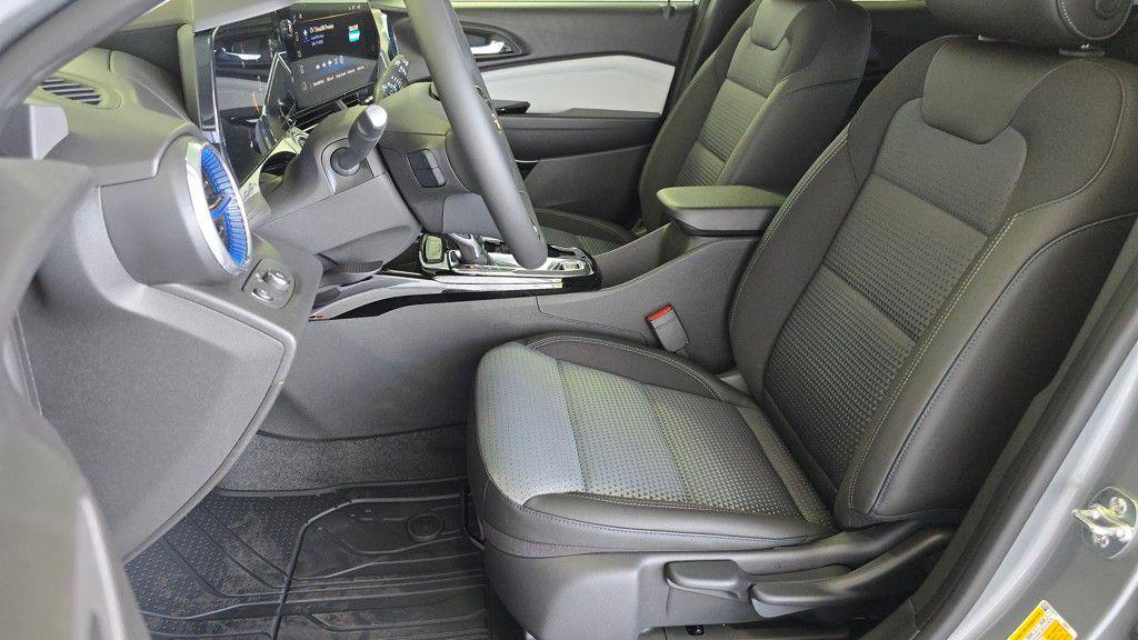 new 2025 Chevrolet Trax car, priced at $26,000