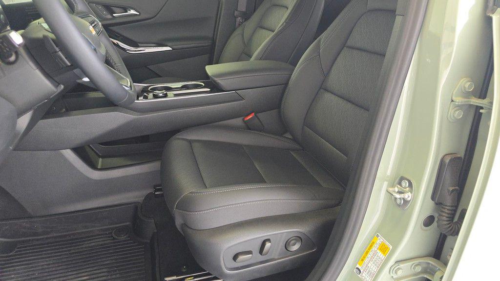 new 2026 Chevrolet Equinox car, priced at $30,995