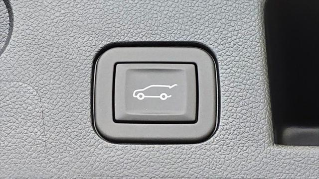 used 2025 Chevrolet Equinox car, priced at $30,989