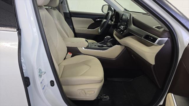 used 2022 Toyota Highlander Hybrid car, priced at $40,525