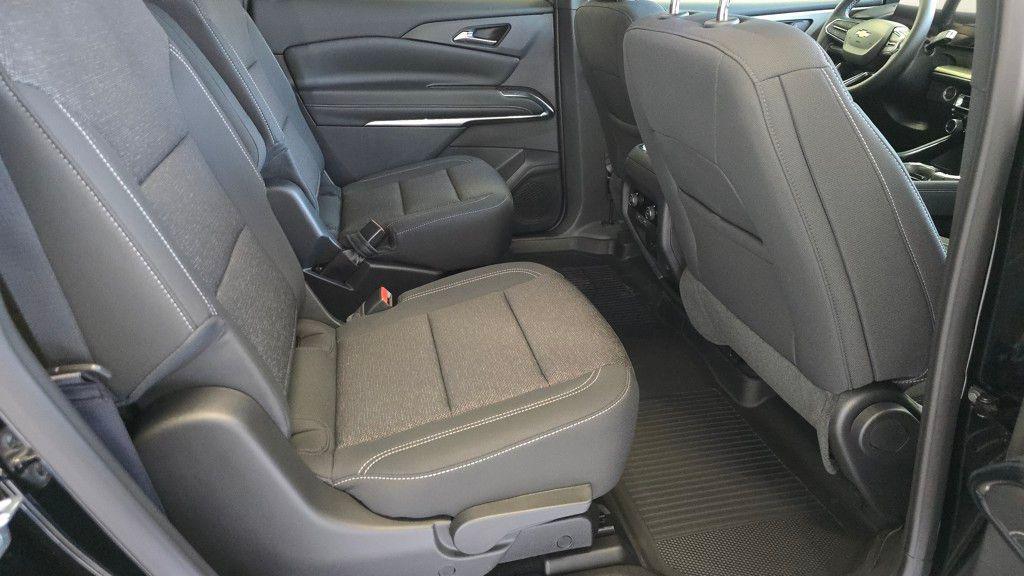 new 2025 Chevrolet Traverse car, priced at $42,082