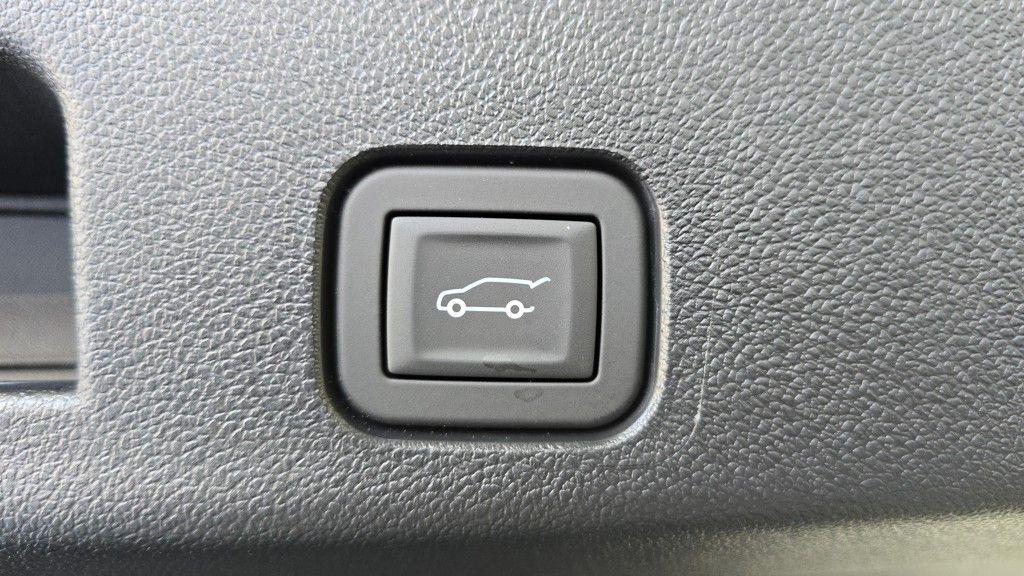 new 2025 Chevrolet Traverse car, priced at $42,082