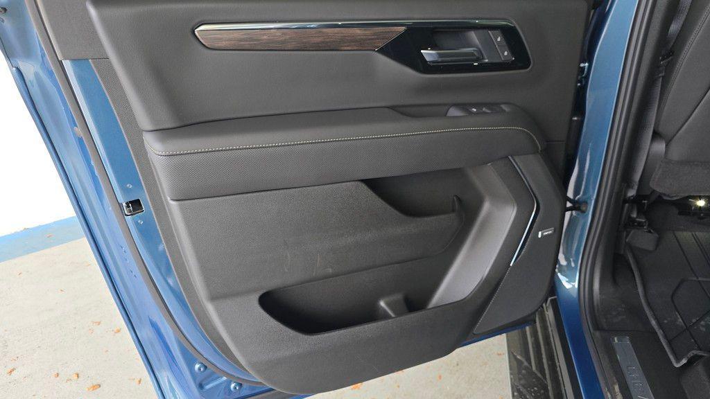 new 2025 Chevrolet Suburban car, priced at $79,749