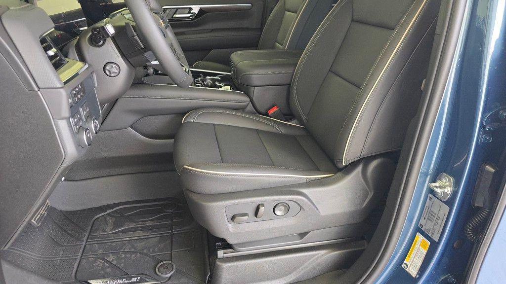 new 2025 Chevrolet Suburban car, priced at $79,749