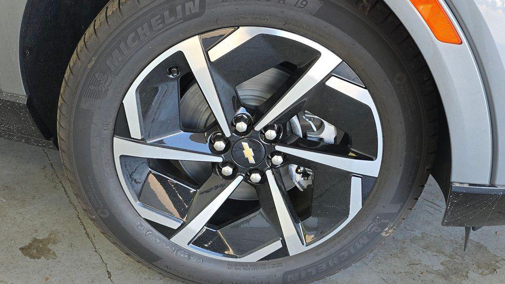 new 2025 Chevrolet Equinox EV car, priced at $43,285