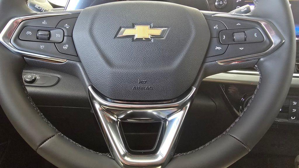 new 2025 Chevrolet Trax car, priced at $26,000