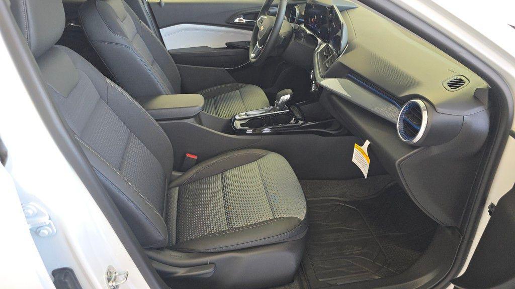 new 2025 Chevrolet Trax car, priced at $26,000