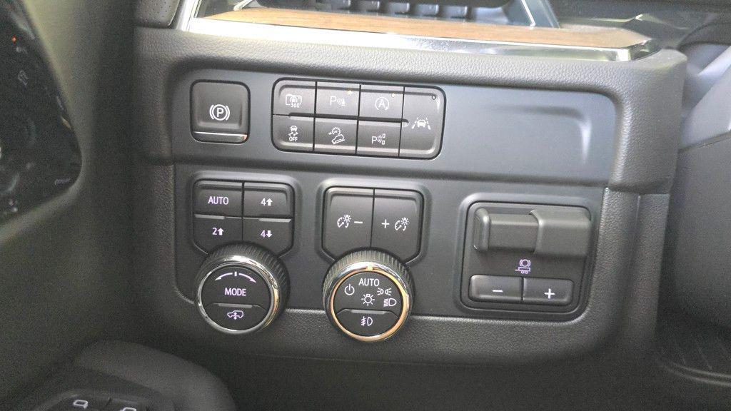 new 2025 Chevrolet Suburban car, priced at $93,370