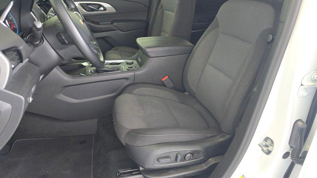 used 2023 Chevrolet Traverse car, priced at $30,525