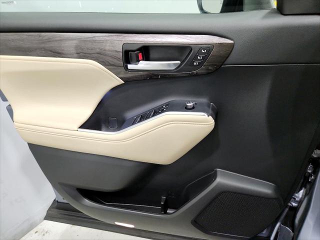 used 2023 Toyota Highlander Hybrid car, priced at $50,998
