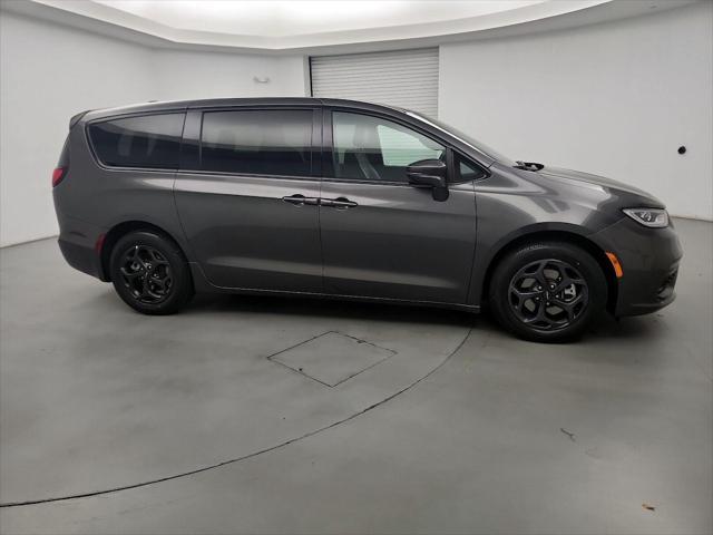 used 2022 Chrysler Pacifica Hybrid car, priced at $26,998