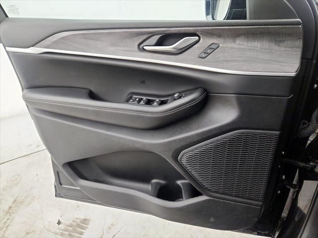 used 2023 Jeep Grand Cherokee car, priced at $28,998