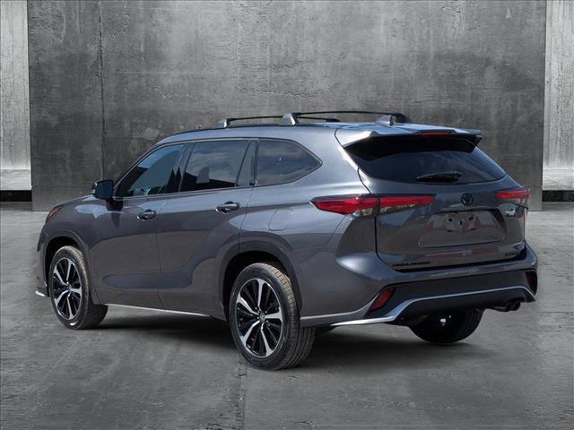 used 2022 Toyota Highlander car, priced at $39,928