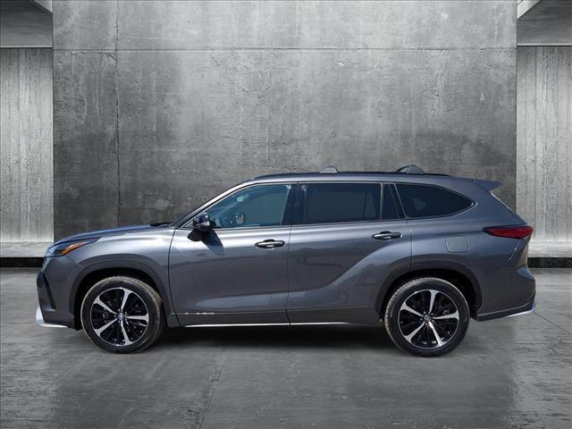 used 2022 Toyota Highlander car, priced at $39,928