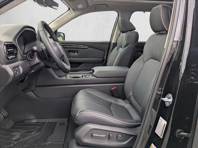new 2025 Honda Pilot car, priced at $54,575