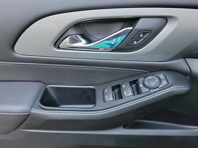 used 2023 Chevrolet Traverse car, priced at $24,999