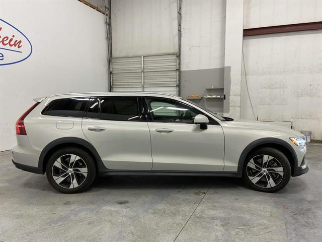 used 2020 Volvo V60 Cross Country car, priced at $24,487