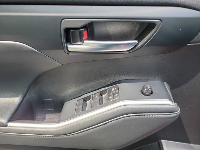 used 2023 Toyota Highlander car